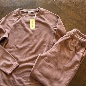 NWT- EKOUAER Women's Soft and cozy Pajama Set in Brown - Top and Pants- Small